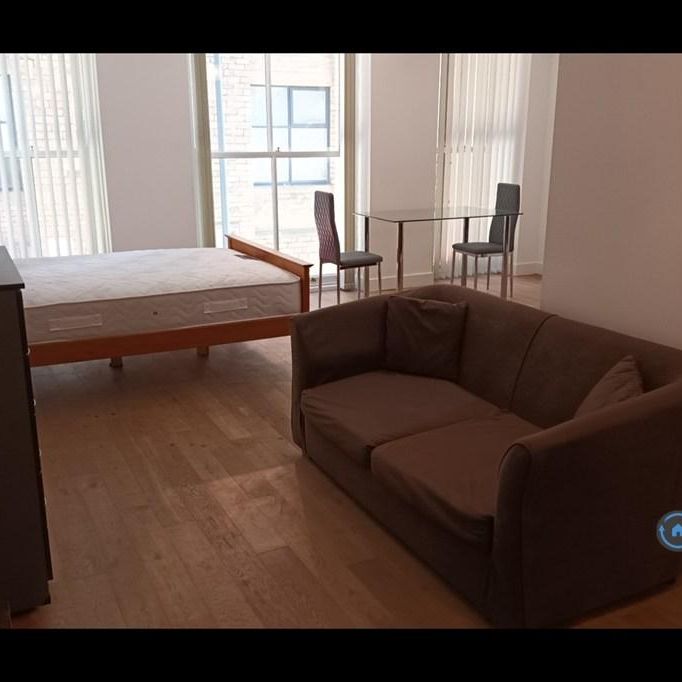 Studio to rent - Photo 1