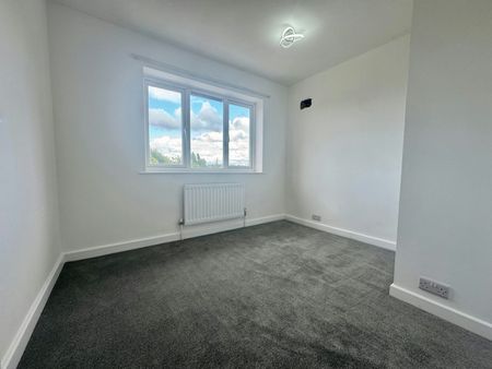 Semi-detached house to rent on - Photo 3