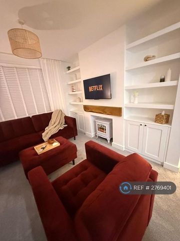 1 bedroom in a house share to rent - Photo 2