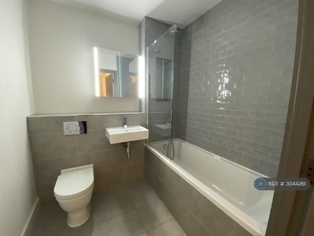 2 bedroom flat to rent - Photo 4