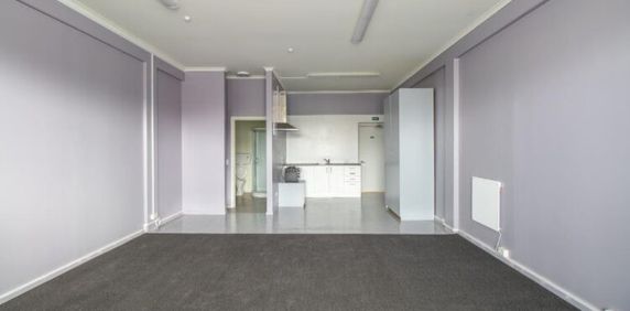 Spacious studio unit! - Photo 2