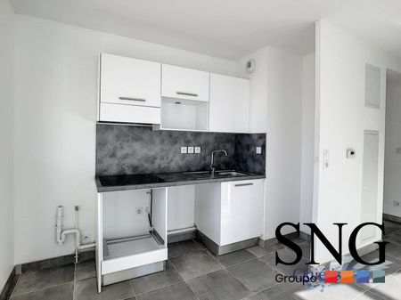 T3 AVEC TERRASSE, JARDIN ET DEUX PARKINGS - Photo 4