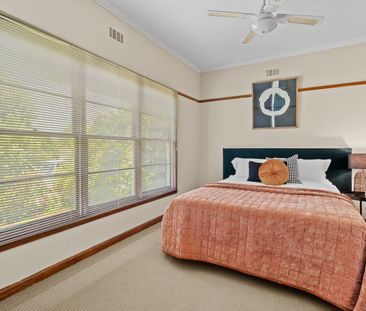 CUTE, COSY AND CENTRAL - Photo 2