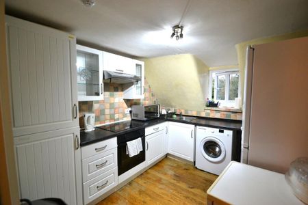 1 bedroom in a house share to rent - Photo 4