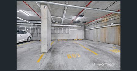 Spacious Ground Floor Apartment with Easy Access to Everything - Photo 4