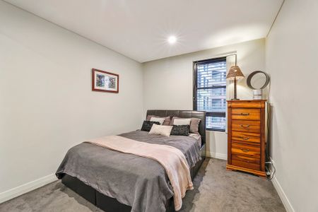 Spacious East Facing Executive Apartment - Photo 2