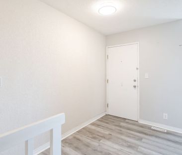 3 Bed, 2 Storey Condo in The Pines! - Photo 5