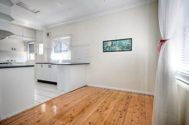 Huge Family Home - Photo 1