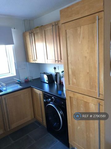 2 bedroom end of terrace house to rent - Photo 4