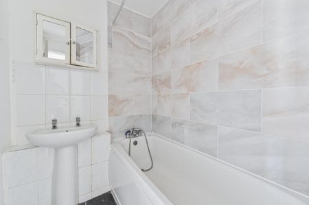 3 bedroom apartment to rent - Photo 4