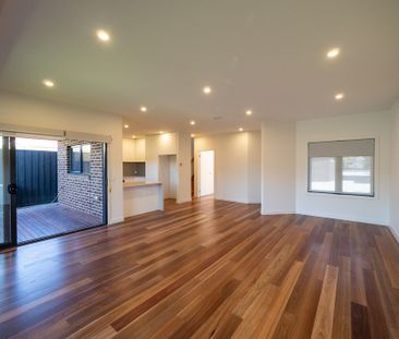 2/1258 North Road, Oakleigh South VIC 3167 - House For Rent | Domain - Photo 3
