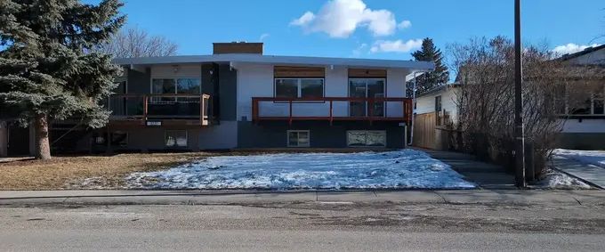 Open Space 3 Bedroom Modernized Duplex | Calgary - Photo 1