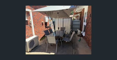 Well maintained 2 bedroom unit in this sought after location! - Photo 2