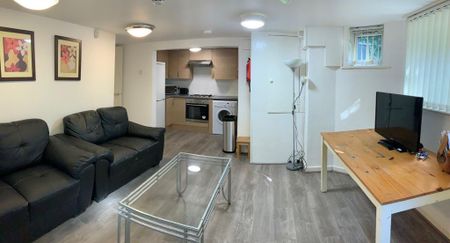 3 bedroom flat to rent - Photo 4