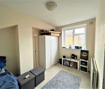 Two Bedroom House In The Heart Of Morden, SM4 - Photo 5