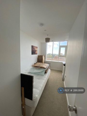 2 bedroom flat to rent - Photo 3