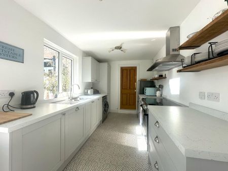 4 bedroom terraced house to rent - Photo 5