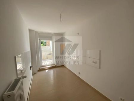 Sanierte 4 Raum Wohnung mit Balkon und Bad mit Wanne in Gera-Pforten! - Photo 2