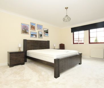 Orchard Brae Avenue, Orchard Brae, Edinburgh, EH4 2UP - - Photo 1