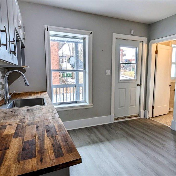 Immeuble - 866 à 882 Short 5 1/2 à Louer à Sherbrooke - Photo 1