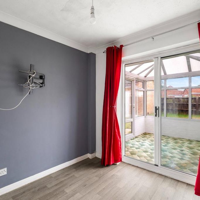 3 bedroom semi-detached house to rent - Photo 1