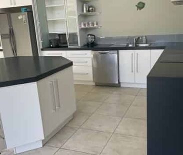 Large Modern house in good neighbourhood - Photo 2