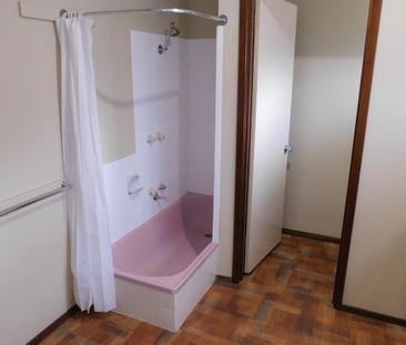 TWO BEDROOM UNIT IN WELL MAINTAINED COMPLEX - Photo 5