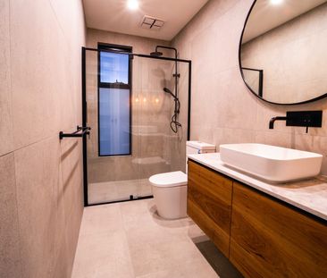 Executive Luxury Living - Photo 3