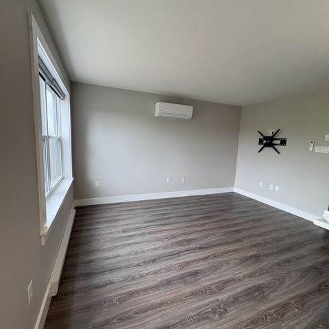105 Lier Ridge, Halifax – BEAUTIFUL 3 BR 4 BATH AVAILABLE NOW – INCLUDES SOLAR PANELS FOR EFFICIENCY - Photo 1