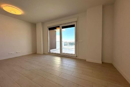 3 Bedroom Apartment For Rent in Estepona, Málaga - Photo 3