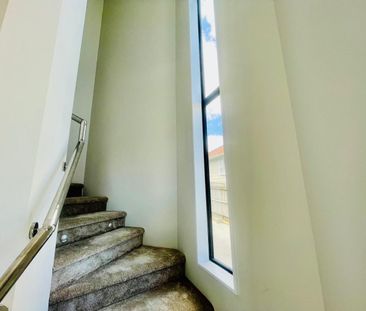 PAPAKURA, 4 BEDROOMS - Photo 4