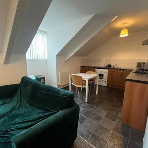 Woodland Terrace, Flat 6, Plymouth - Photo 2
