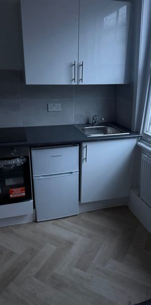 Studio Flat, Richmond Road, E8 - Photo 1