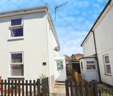 2 bedroom semi-detached house to rent - Photo 6
