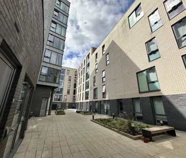 Silver 1 Bed Apartment - Photo 4