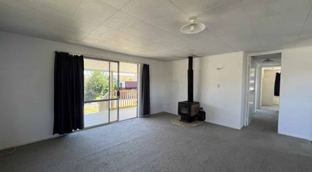 Spacious 3-Bedroom Home in a Prime Location - Photo 2