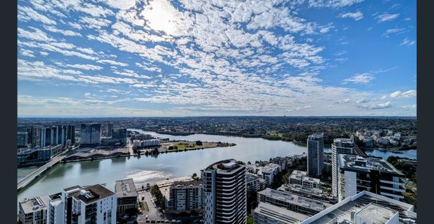 Luxury Water View 3 Bed 2 Bath Apartment in Rhodes central - Photo 1