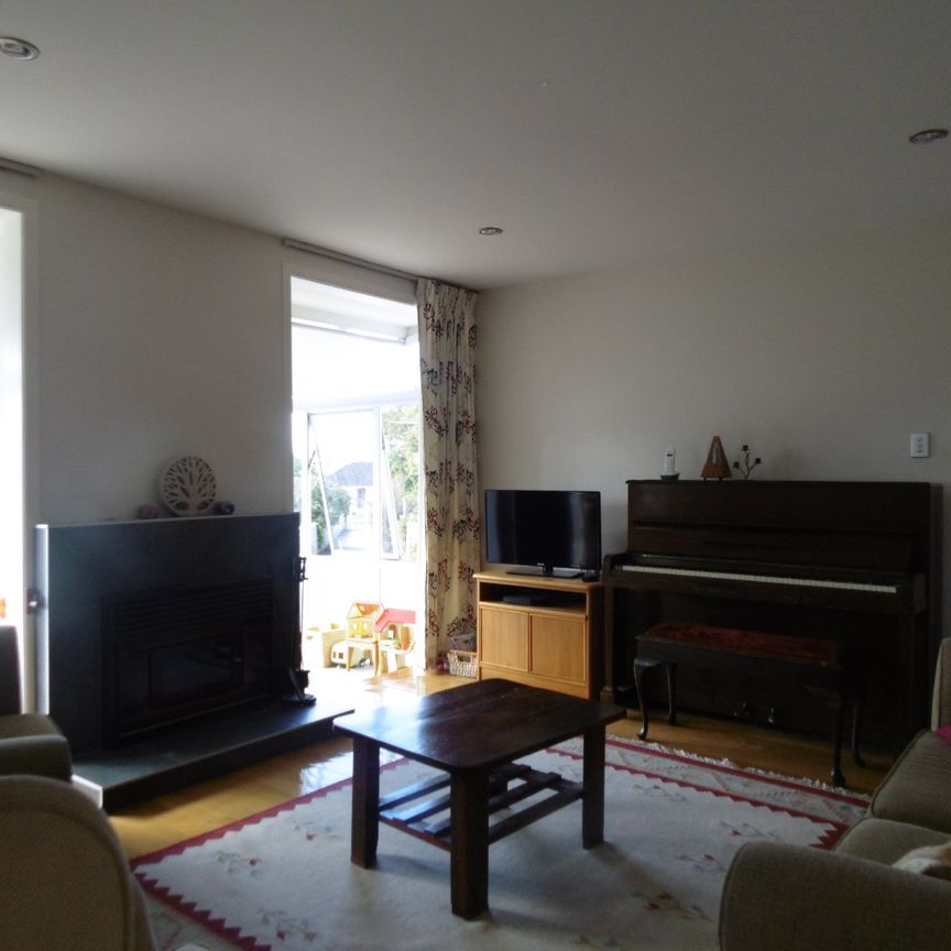 Bright and airy family home - Photo 1