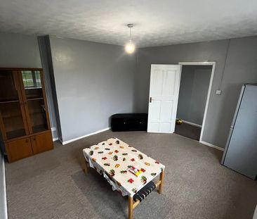 4 Bed Flat, Gainsborough Square, BS7 - Photo 4