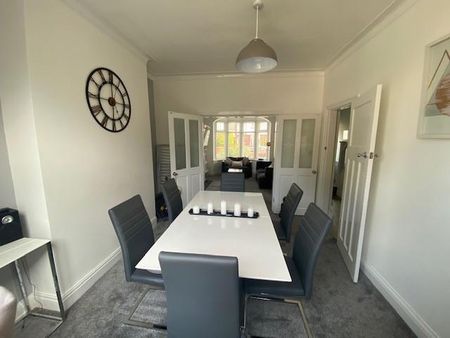 3 bedroom terraced house to rent - Photo 4