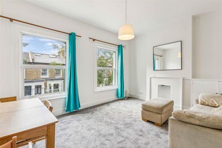 2 bedroom flat to rent - Photo 2