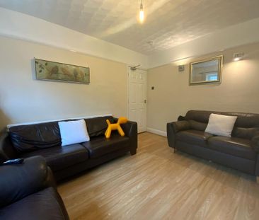 1 bedroom in a house share to rent - Photo 1