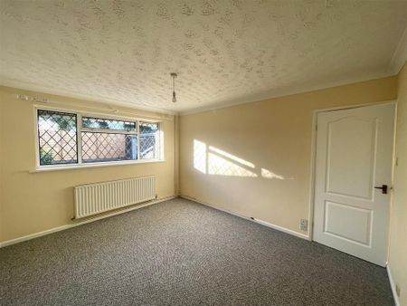 2 bedroom semi-detached bungalow to rent - Photo 4
