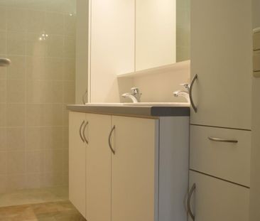 Gelijkvloers appartement met 2 slaapkamers in centrum van Gullegem - Photo 5