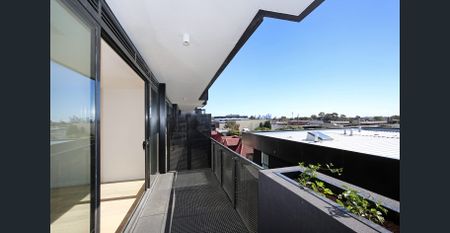 Two Bedroom Apartment with City Views - Photo 3