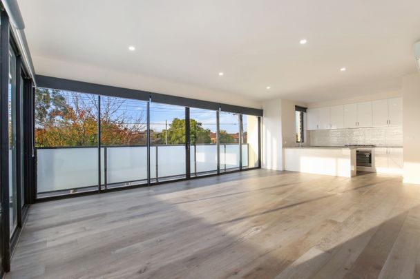 TOWNHOUSE LIVING IN THE HEART OF BULLEEN - Photo 1