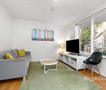 SPACIUS ONE BEDROOM - Photo 2