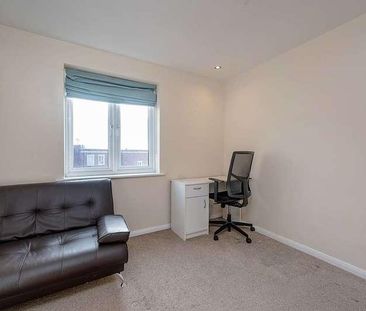 Coopers Court, Acton, W3 - Photo 4