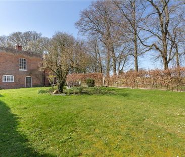 A spacious Grade II, three bedroom semi-detached farmhouse, situate... - Photo 5
