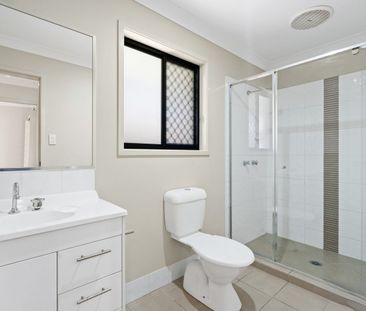 Spacious 4-Bedroom Family Home in Prime Griffin Location - Photo 6